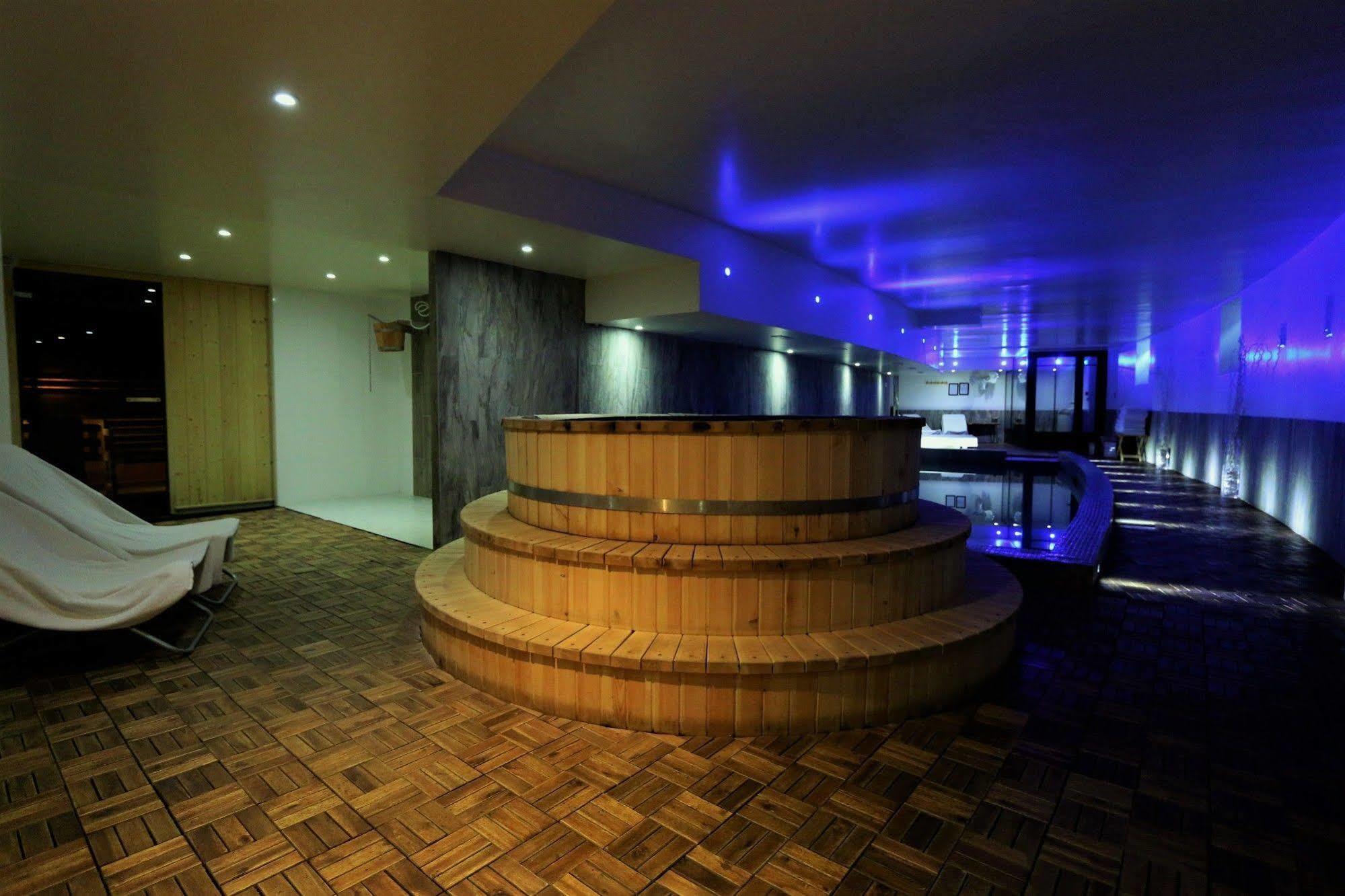 Rock Noir & Spa La Salle-les-Alpes Bagian luar foto